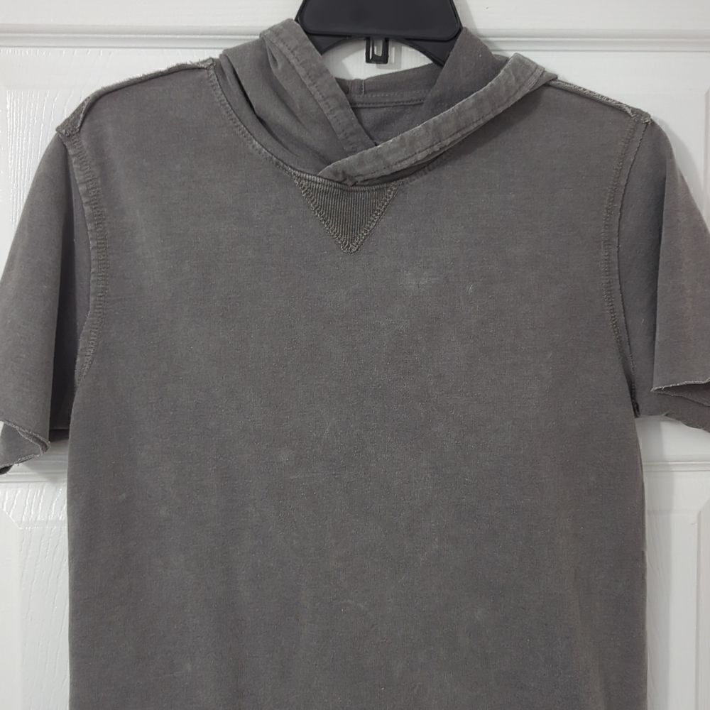 NOVA Industries Short Sleeve Grey Pullover Distressed Hoodie. Men's Small